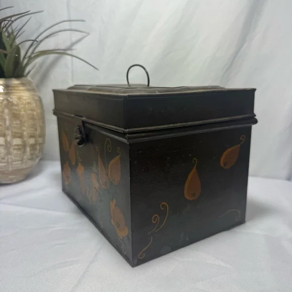 Vintage Metal Storage Box with Floral Design - Picture 2 of 11